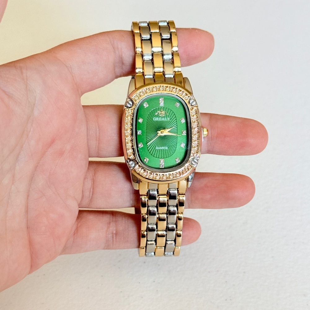 ⚜️ Gold and Silver Bracelet Watch with Green Dial - Picture 4 of 9